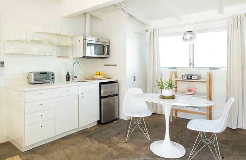 Tahquitz River Estates Cottage | 3 Private Rooms At The Wesley Hotel Perfect for Group Stays