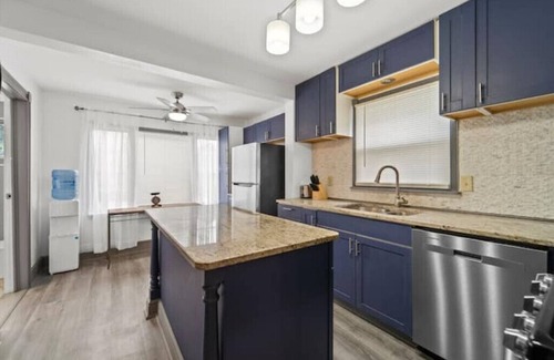 Johnson City House | 3 queen bedrooms, 2.5 baths near Binghamton University