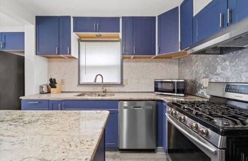 Johnson City House | 3 queen bedrooms, 2.5 baths near Binghamton University