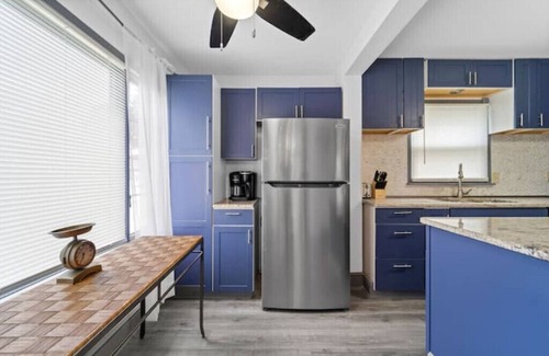 Johnson City House | 3 queen bedrooms, 2.5 baths near Binghamton University