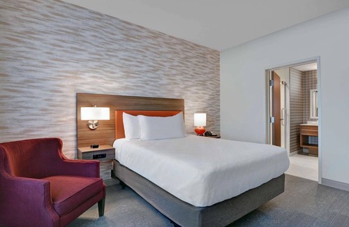 Upper Grand Lagoon Hotel | 3 Relaxing Units! Onsite Pool, Kitchen, Pets Allowed, Near Panama City Beach!