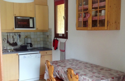 Risoul Apartment | 3-room apartment 31m2 bright, pleasant, ideally located, on the slopes, south-facing