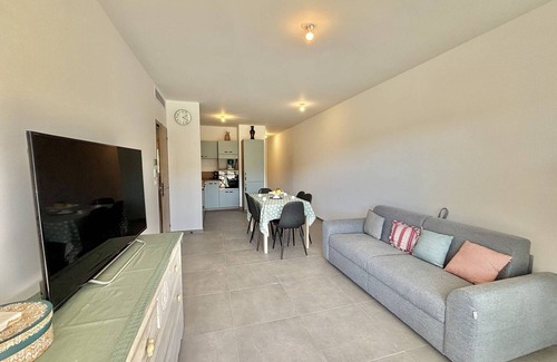 Pietrosella Apartment | 3-room apartment, beach 500m, air-conditioned, parking