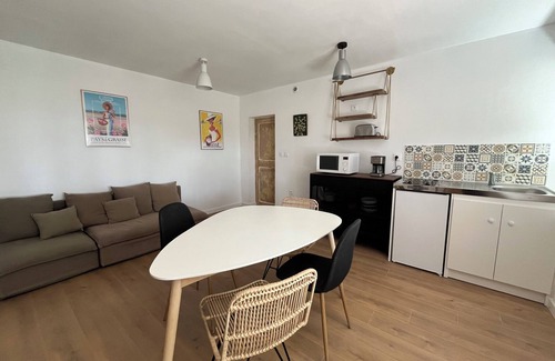 Le Plan-de-Grasse Apartment | 3-room apartment on top floor of 1 "bastide grassoise" in private estate with swimming pool