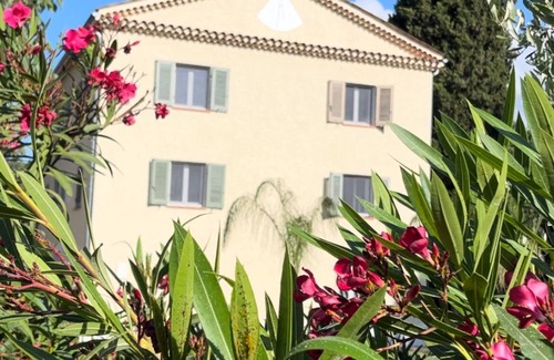 Le Plan-de-Grasse Apartment | 3-room apartment on top floor of 1 "bastide grassoise" in private estate with swimming pool