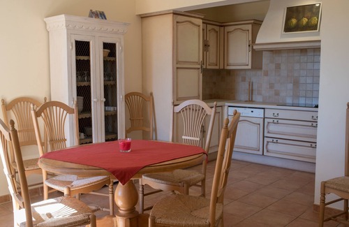 Saint-Trinit Apartment | 3-room apartment sleeps 4 (67 m²), terrace, residence with swimming pool (Sault/Ventoux)