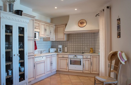 Saint-Trinit Apartment | 3-room apartment sleeps 4 (67 m²), terrace, residence with swimming pool (Sault/Ventoux)