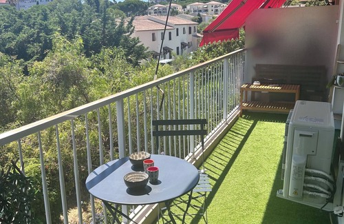 Antibes Apartment | 3 rooms Antibes air-conditioned parking family or work near centers of interest.