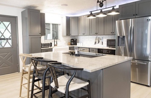 North Ogden House | 3 Ski Resorts 6 mi, Designed for Comfort, 1 Cal King, 3 Queens, Mountain Views