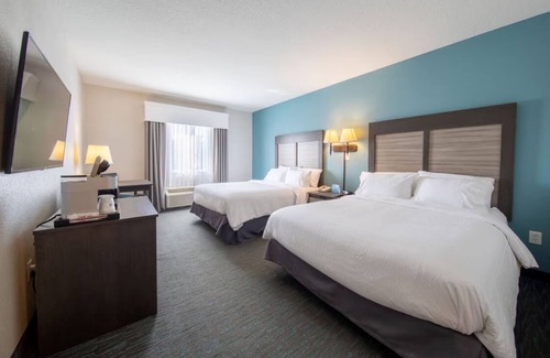 West Kissimmee Hotel | 3 Spacious Rooms w/Free Breakfast & Pools Access | Resort Near Universal Studio
