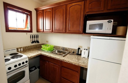 Maynards Hotel | 3 Spacious Units w/Kitchenettes! FREE Parking! Short Drive to Mahogany Bay!