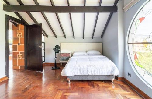 Laureles House | 3 Story Penthouse with 2 parking spaces in Laureles