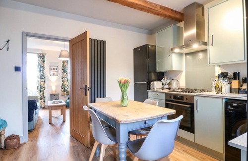 Matlock Cottage | 3 SUNNYSIDE TERRACE, pet friendly, with hot tub in Matlock