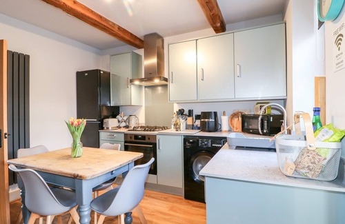 Matlock Cottage | 3 SUNNYSIDE TERRACE, pet friendly, with hot tub in Matlock