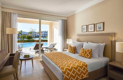 El Quseir Hotel | 3 Swim-Up Rooms for Group Getaways with Pools, Spa, Yoga & Tennis Access