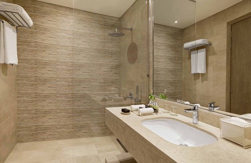 El Quseir Hotel | 3 Swim-Up Rooms for Group Getaways with Pools, Spa, Yoga & Tennis Access