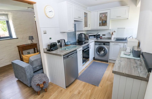 Haverfordwest House | 3 THE BARN, pet friendly, with open fire in Haverfordwest