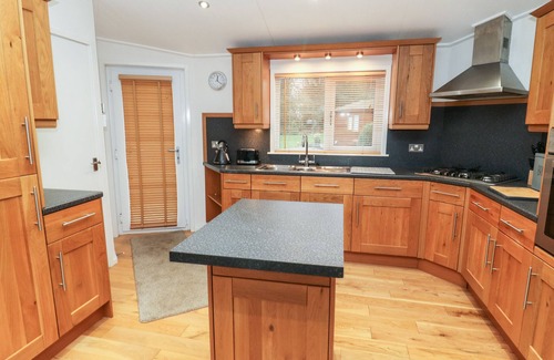 Cottingham Cottage | 3 THE FAIRWAY, family friendly, with pool in Cottingham