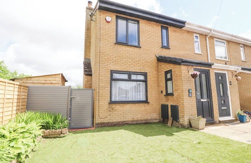 Morecambe House | 3 THRIMBY COURT, pet friendly, with open fire in Morecambe