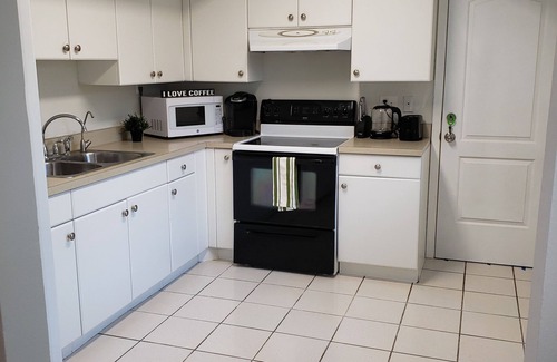 Warm Mineral Springs House | #3 Vacation next to Mineral Springs.