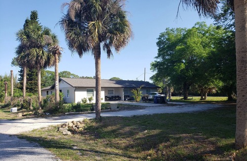 Warm Mineral Springs House | #3 Vacation next to Mineral Springs.