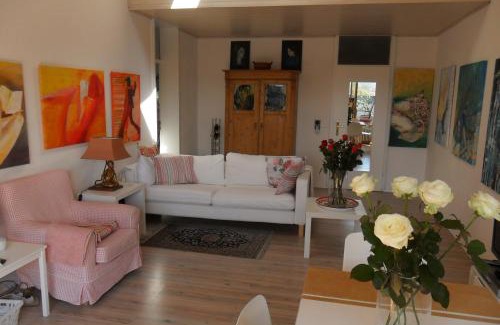 Irschen Apartment | 3-Zi Atelierdachwohnung mit Bergblick Seenähe und 2 Loggia