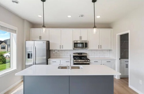Woodbury House | 30-60 day rental Bedroom available in shared house
