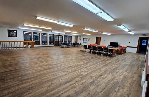 Dysart et al House | 30 Guests Group Getaway House House near lake and lawn