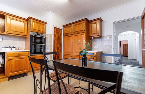 Peterborough House | 🖤30% OFF 28+ nights stays - Thorpe Park Spacious 3 bedroom Maisonette🖤