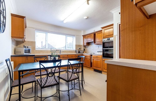 Peterborough House | 🖤30% OFF 28+ nights stays - Thorpe Park Spacious 3 bedroom Maisonette🖤