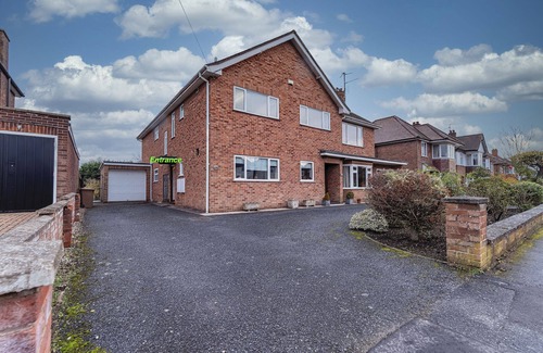Peterborough House | 🖤30% OFF 28+ nights stays - Thorpe Park Spacious 3 bedroom Maisonette🖤