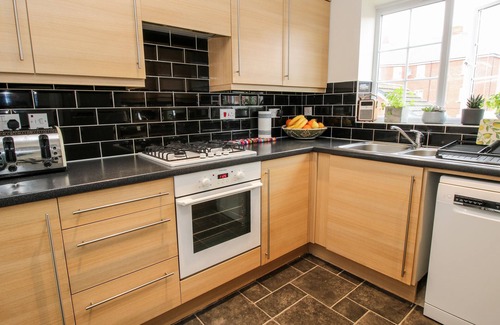 Shrewsbury House | 30 POPLAR CLOSE, pet friendly, with a garden in Shrewsbury