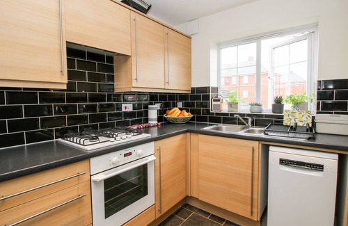 Shrewsbury House | 30 POPLAR CLOSE, pet friendly, with a garden in Shrewsbury