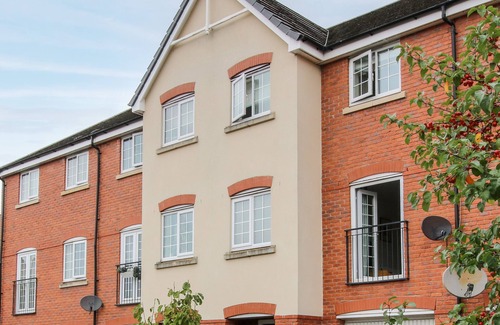 Shrewsbury House | 30 POPLAR CLOSE, pet friendly, with a garden in Shrewsbury