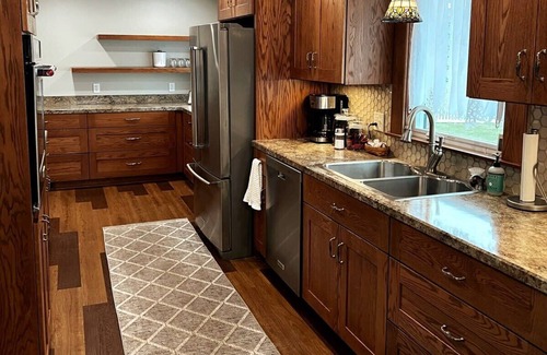 New Philadelphia House | "30 Something" | Family & Business Friendly Stay
