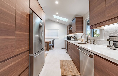 Ventura House | 30+ Stay! Family Getaway, Hot Tub, Minutes To Sand