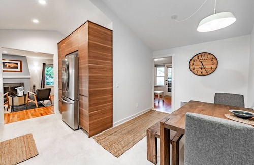 Ventura House | 30+ Stay! Family Getaway, Hot Tub, Minutes To Sand