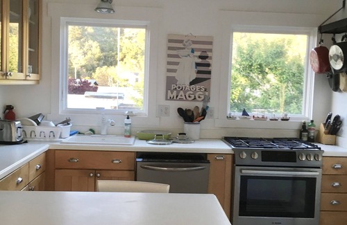 Stinson Beach House | 30 Steps to beach with view & sounds of ocean waves