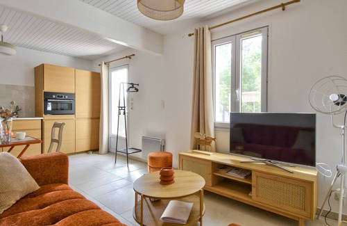 Barbatre Ski Chalet | 300 m from the beach - House for 2 with garden