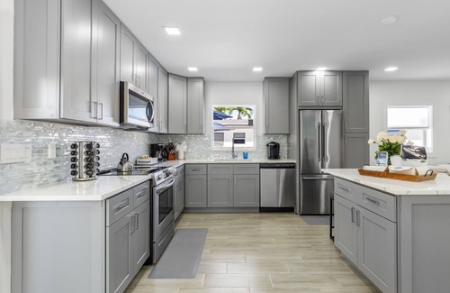 Lauderdale-by-the-Sea Resort | 300 STEPS TO WHITE SAND BEACH /HEATED POOL /HOT TUB/MONTHLY SUMMER SPCLS - H4