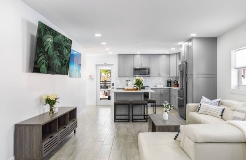 Lauderdale-by-the-Sea Resort | 300 STEPS TO WHITE SAND BEACH /HEATED POOL /HOT TUB/MONTHLY SUMMER SPCLS - H4