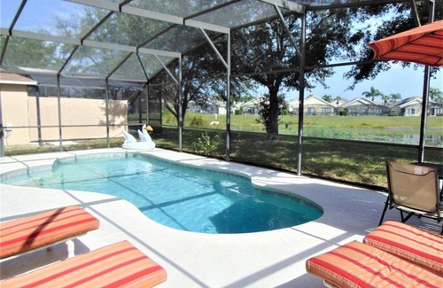 Sunrise Lakes House | 3000sf fenced waterfront private pool villa 15 minutes from Disney!