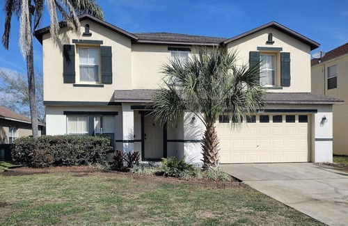 Sunrise Lakes House | 3000sf fenced waterfront private pool villa 15 minutes from Disney!