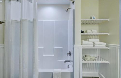 Surf City Hotel | 3004 Queen Suite, 3rd Floor Oasis