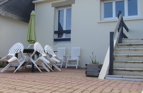 Saint-Pierre-Quiberon Apartment | 300m from the sea, charming apartment with terrace and free wifi