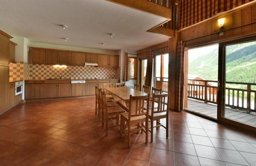 Montgenevre Apartment | 300m from shops, fitness, swimming pool, sauna, hammam, terrace, balcony, tv, ski locker, 43m²