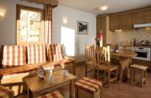 Montgenevre Apartment | 300m from shops, fitness, swimming pool, sauna, hammam, terrace, balcony, tv, ski locker, 43m²
