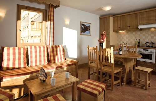 Montgenevre Apartment | 300m from shops, fitness, swimming pool, sauna, hammam, terrace, balcony, tv, ski locker, 40m²