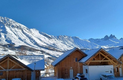 Albiez-le-Vieux Apartment | 300m from shops, 1st floor, view mountain, balcony, parking, tv, ski locker, 33m², Albiez Montrond