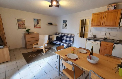La Salle-les-Alpes Apartment | 300m from ski slopes, 1st floor, view mountain, terrace, tv, ski locker, 44m², Serre Chevalier